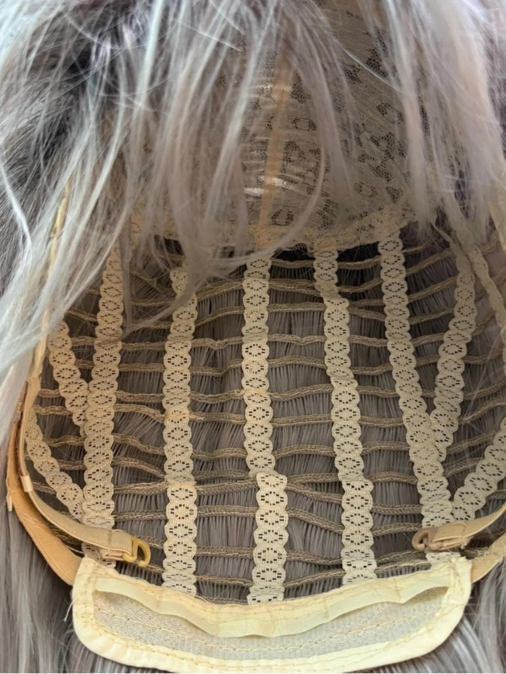 Silver Gray Rooted Medium Length Wavy Synthetic Wig! Excellent condition! Bangs - Picture 8 of 10